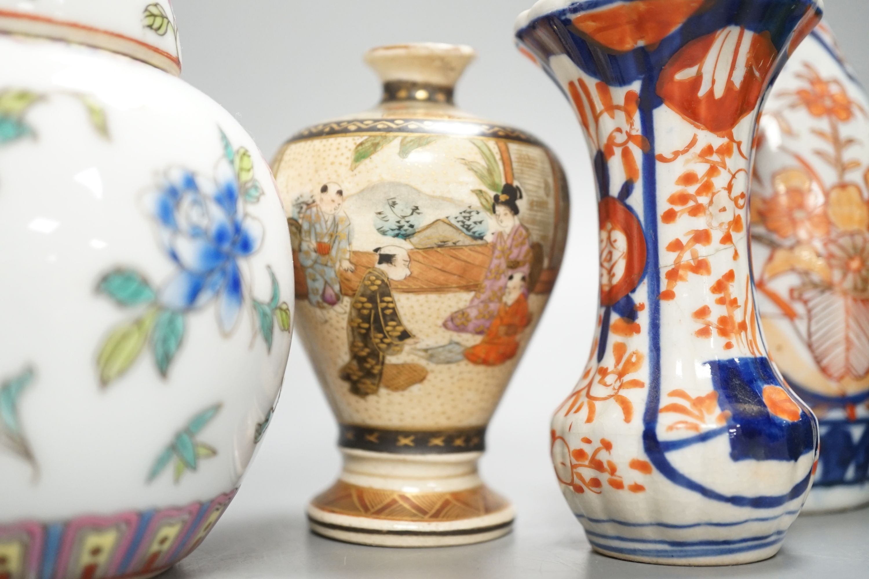 A Chinese green double gourd crackleware vase, a famille rose jar and cover and two Japanese vases, tallest 19.5cm (5)